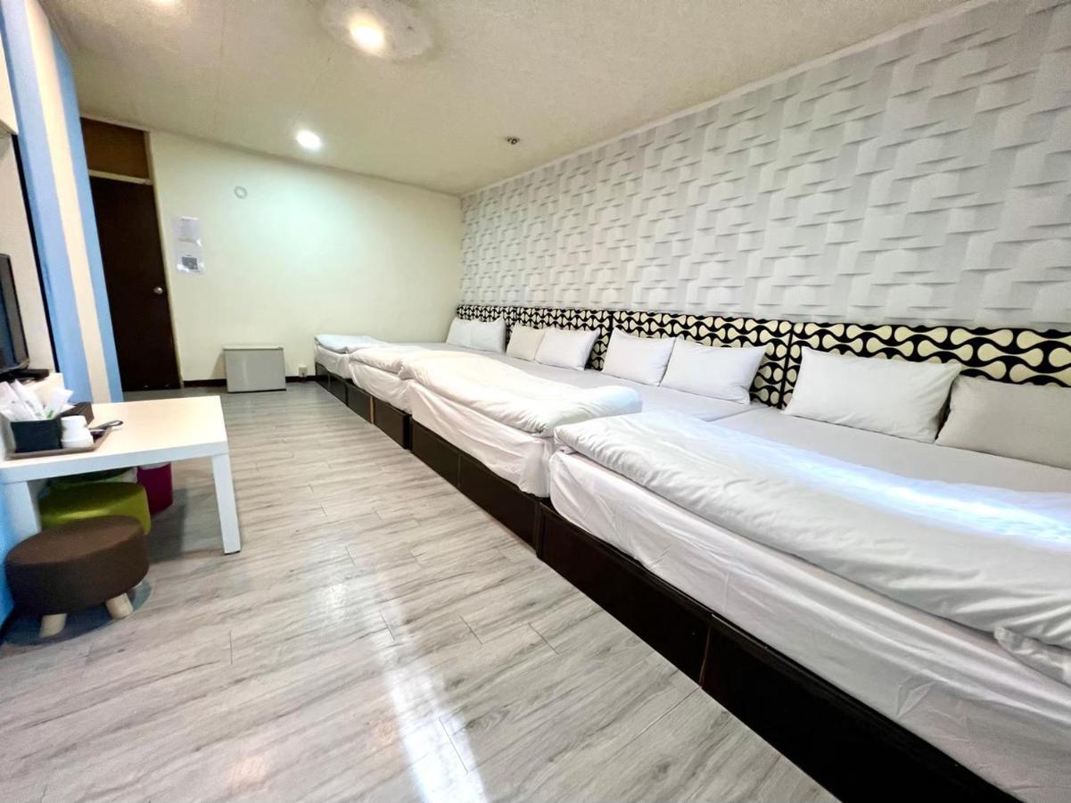 Fengjia Pig'S House Apartamento Taichung Exterior foto